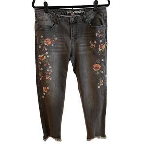 Indigo Threads Jeans SZ8 Frayed Hem, Embroidery Flowers Distressed Black Boho